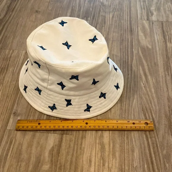 (GOOD CONDITION) Forever 21 girls bucket hat w/blue butterflies 🦋!! (One size) - Picture 6 of 16